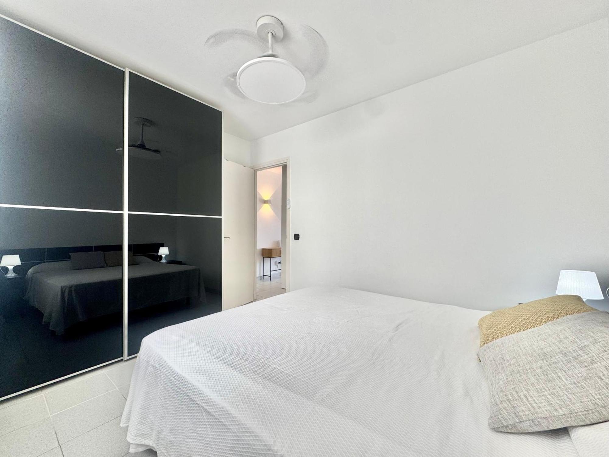 Puig Rom 106 Apartment Roses Ngoại thất bức ảnh